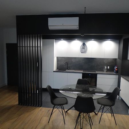 Black&White Apartment Bis - Male Garbary 8 Poznaň Exteriér fotografie