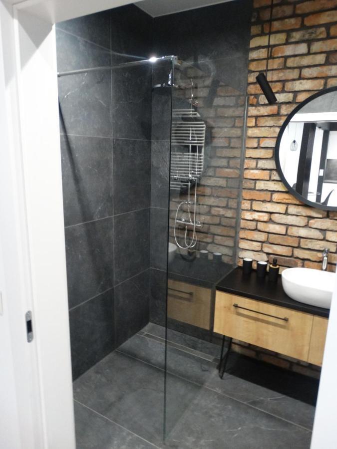 Black&White Apartment Bis - Male Garbary 8 Poznaň Exteriér fotografie